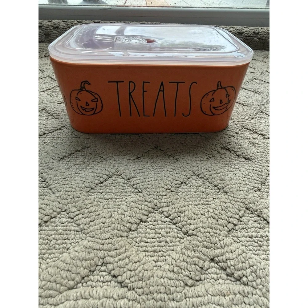 2021 Rae Dunn Halloween  Treats Ghost  Ceramic Container Removable Vented Lid